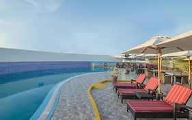 هوليدي ان بر دبي